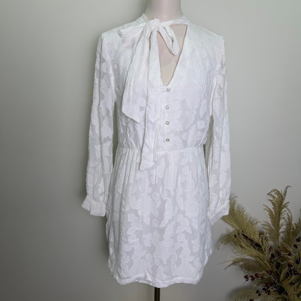 En Crème L White Jacquard Tie-Neck Long Sleeve Mini Dress